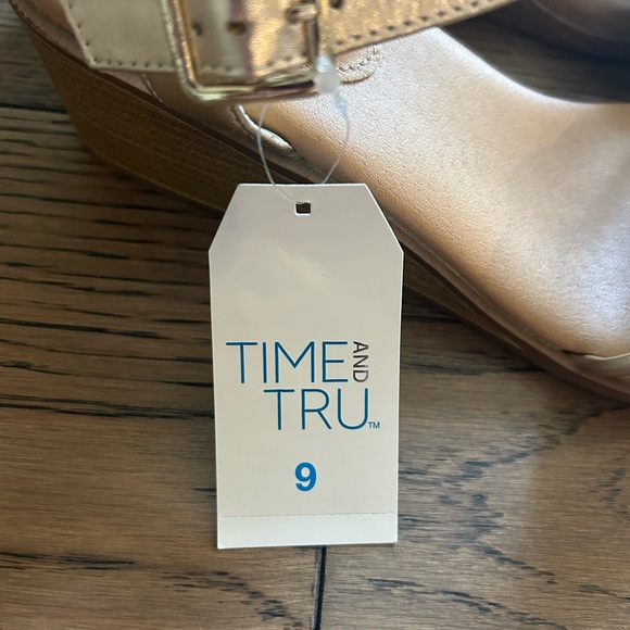 NWT! Time and Tru Women's Mid-Heel Gold Knot Wedge Sandals Size 9 - Picture 12 of 13